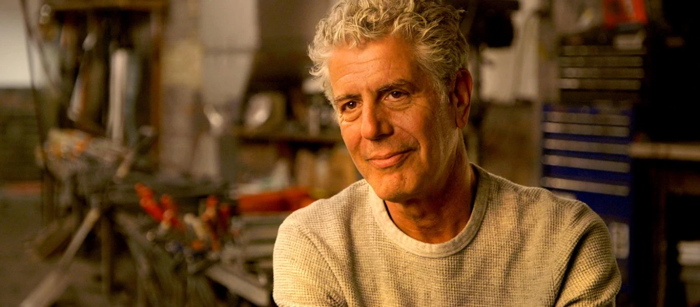 Άντονι Μπουρντέν: Γιατί βγαίνουν σε δημοπρασία τα προσωπικά του αντικείμενα (φωτό)